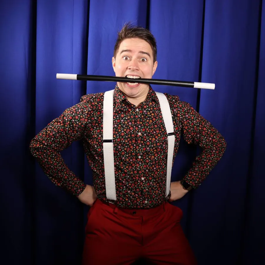 A Very Merry Magic Show